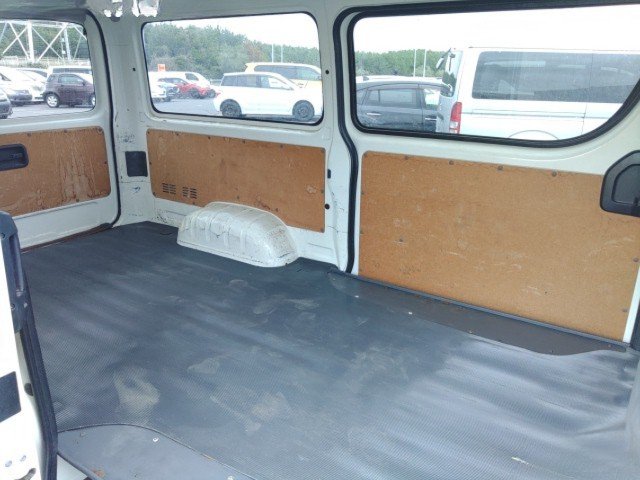 
								TOYOTA HIACE full									