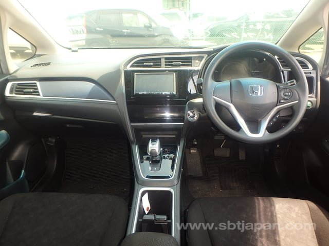 
								HONDA FIT SHUTTLE full									