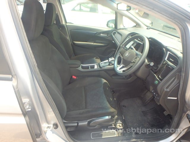 
								HONDA FIT SHUTTLE full									
