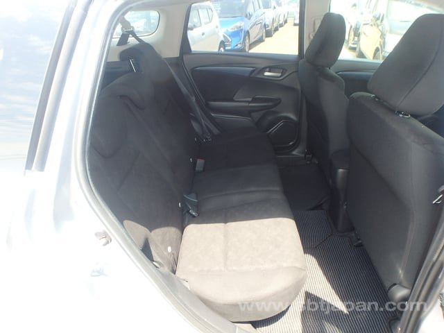 
								HONDA FIT SHUTTLE full									