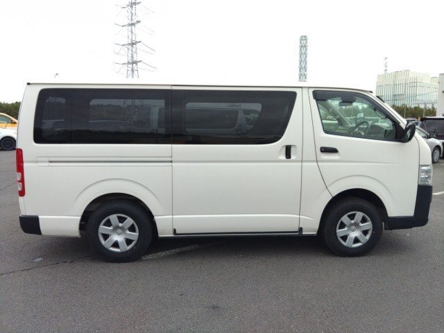 
								TOYOTA HIACE full									