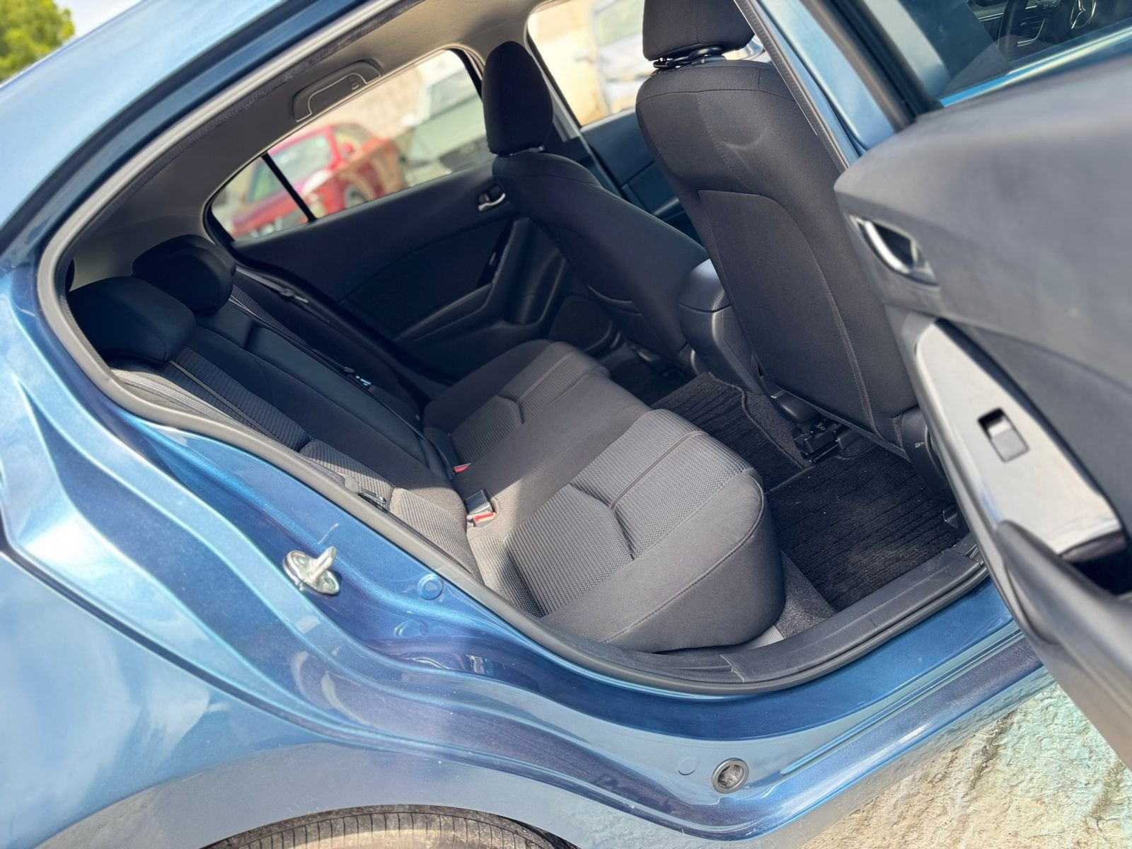 
								MAZDA AXELA full									