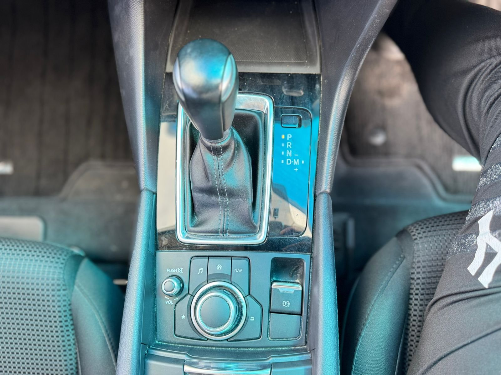 
								MAZDA AXELA full									