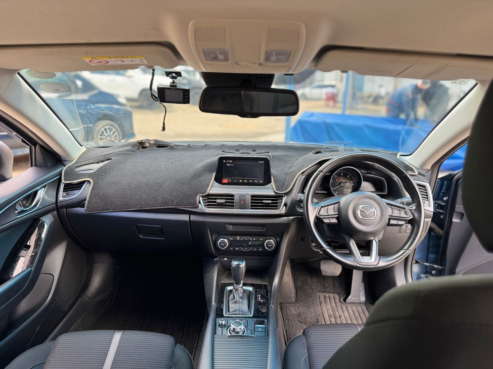 
								MAZDA AXELA full									
