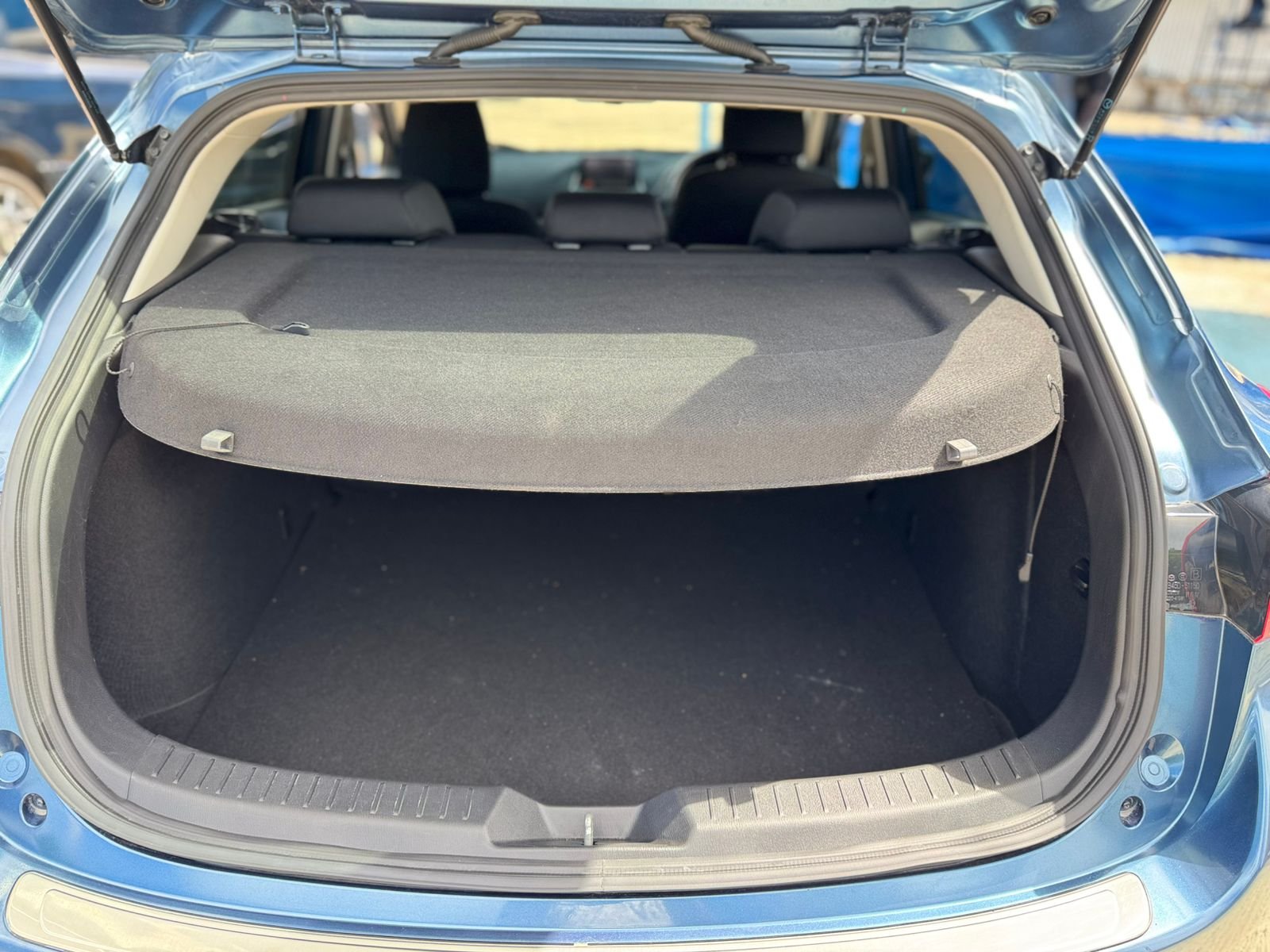 
								MAZDA AXELA full									