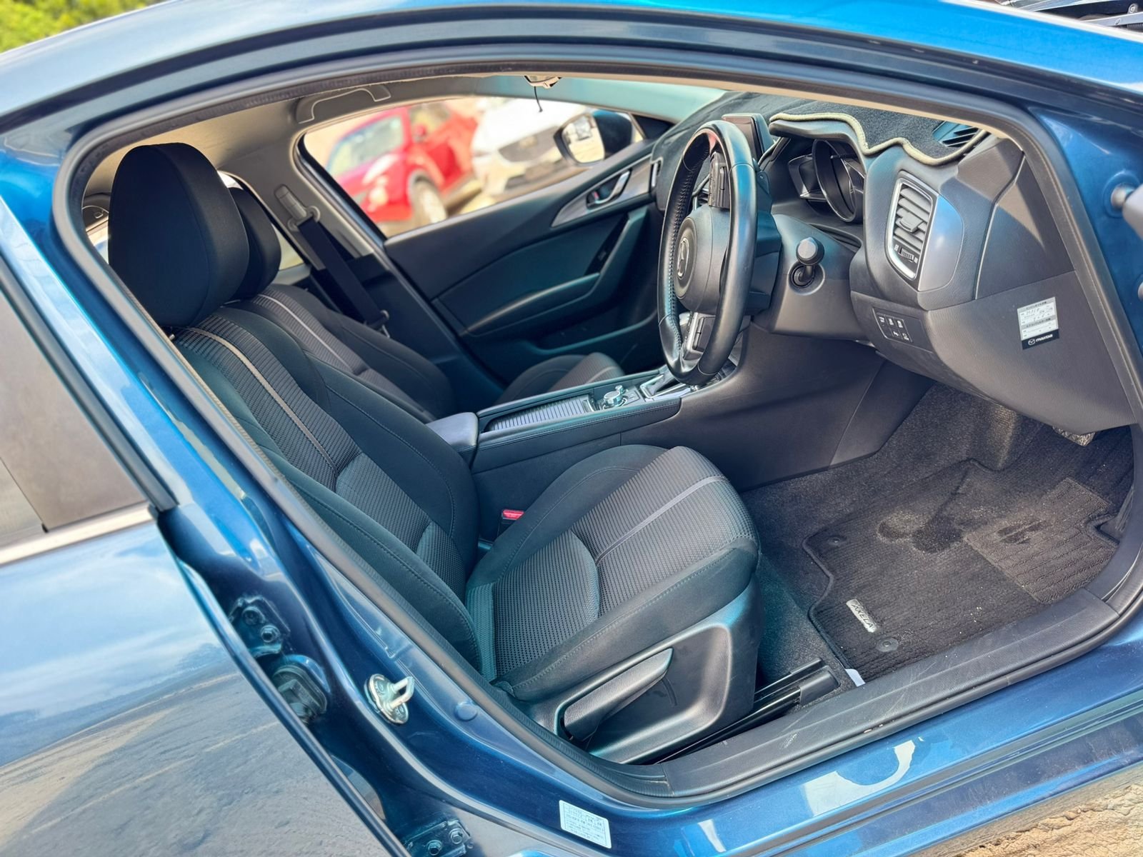 
								MAZDA AXELA full									