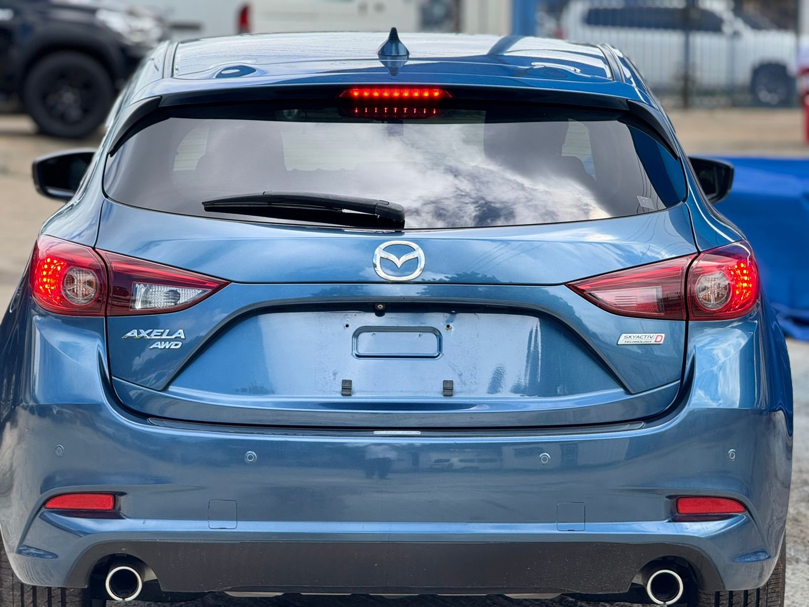 
								MAZDA AXELA full									
