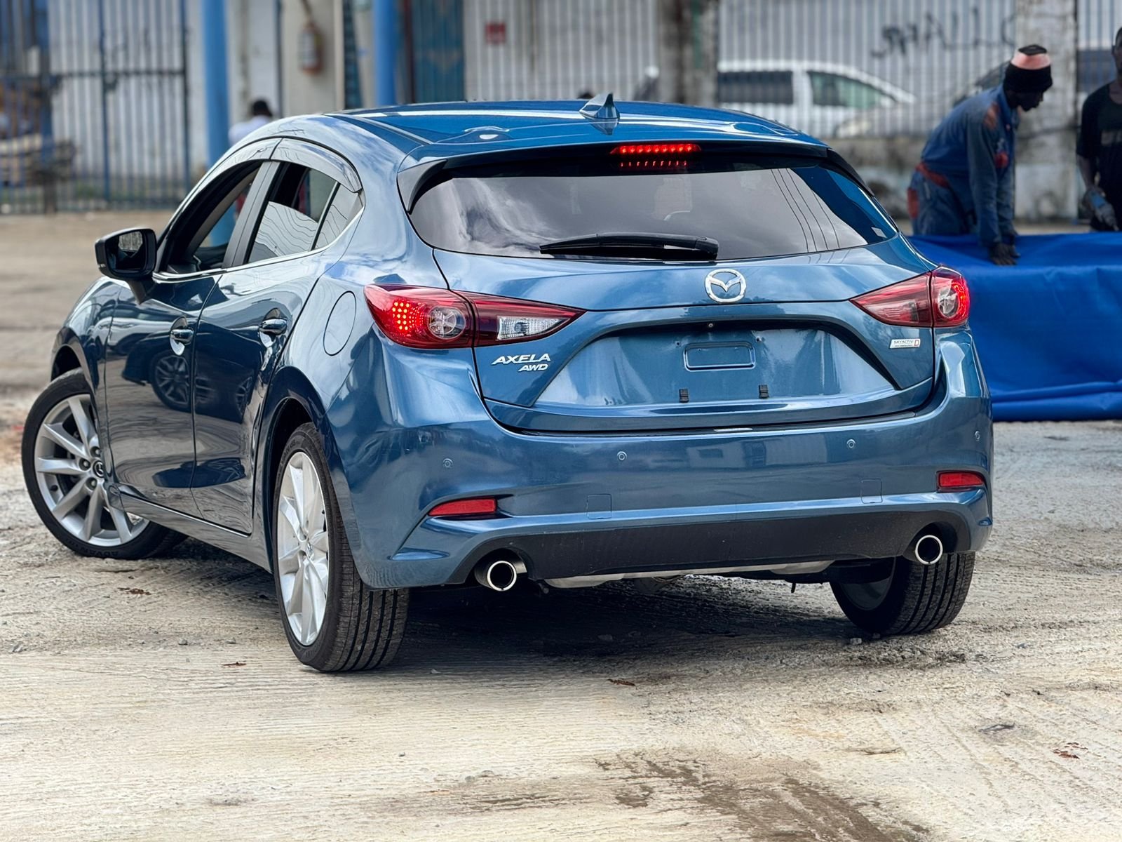
								MAZDA AXELA full									