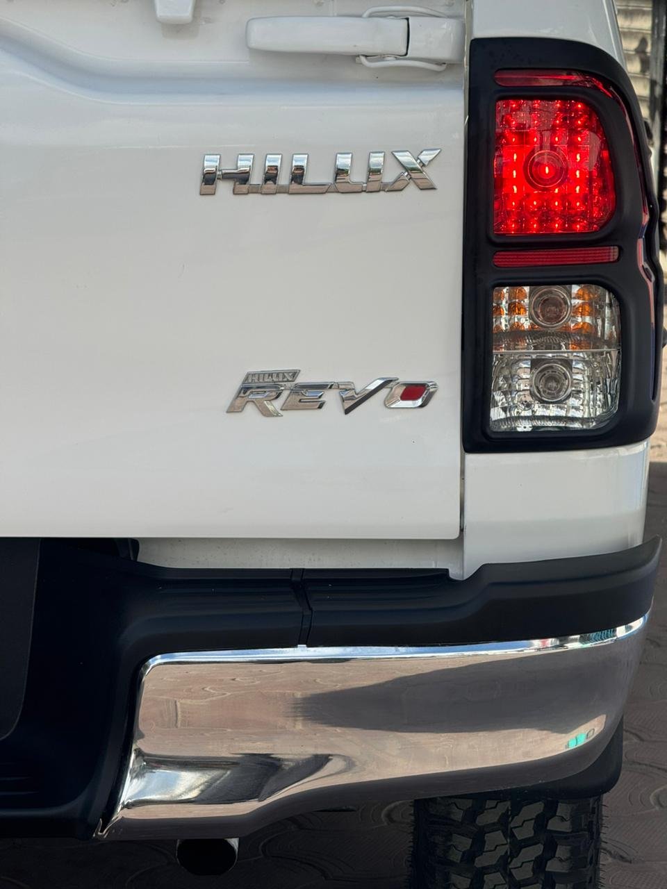 
								TOYOTA HILUX full									