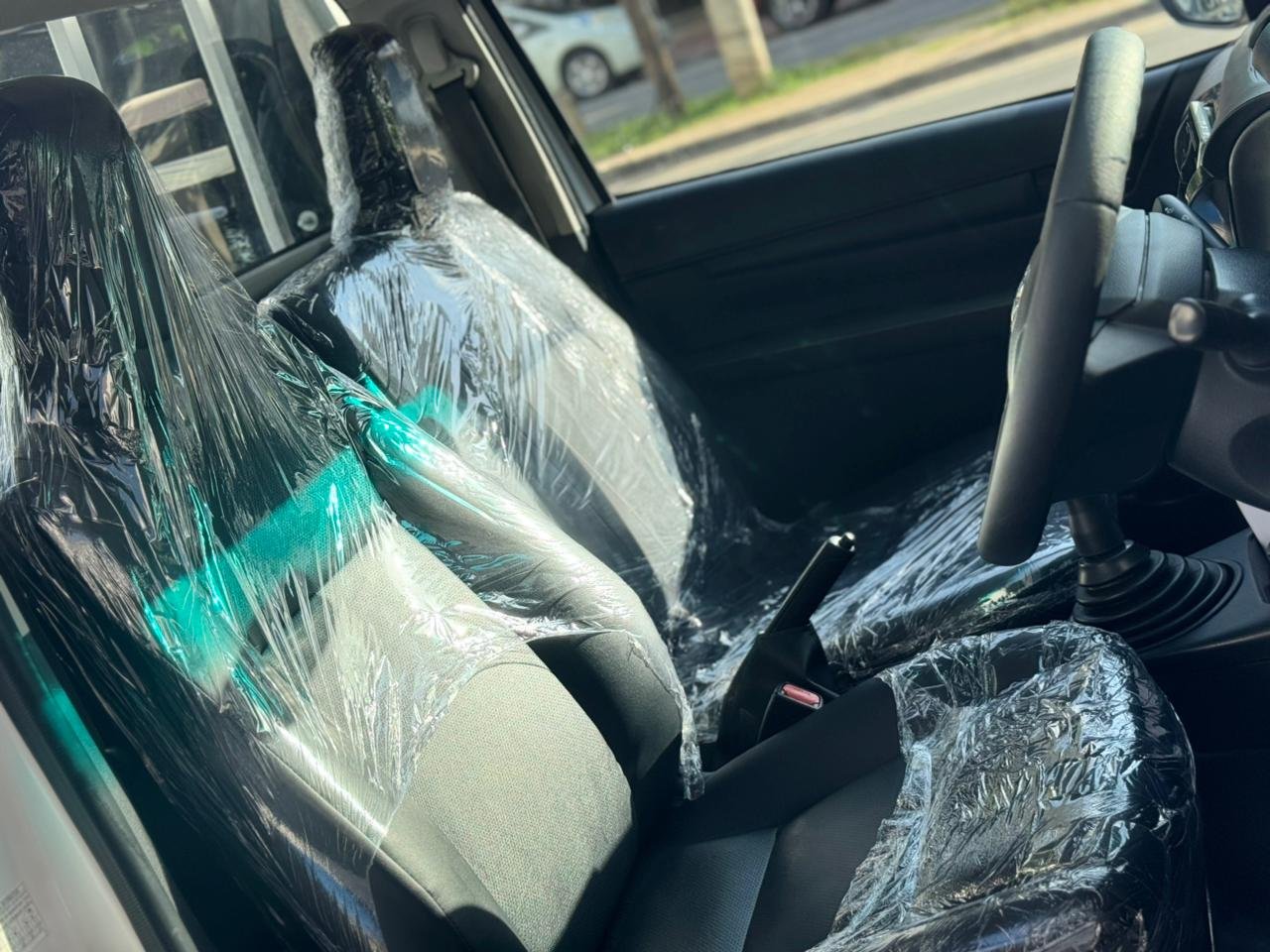 
								TOYOTA HILUX full									