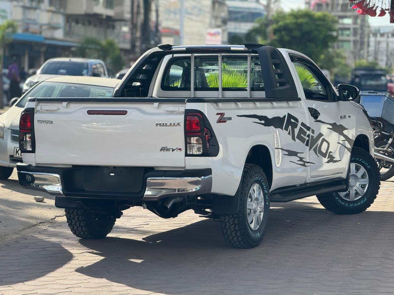
								TOYOTA HILUX full									