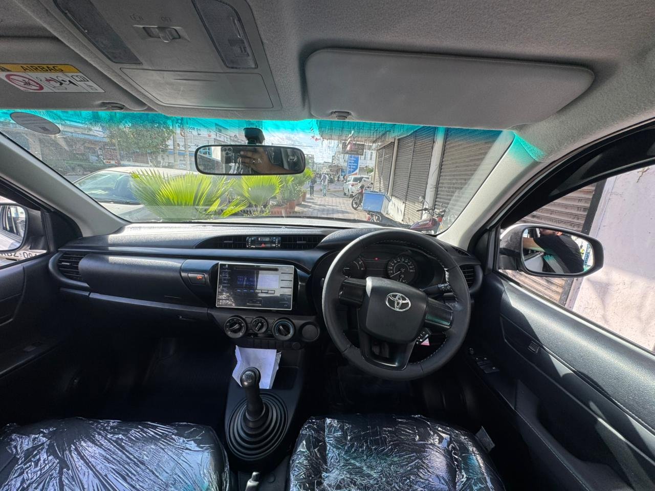 
								TOYOTA HILUX full									