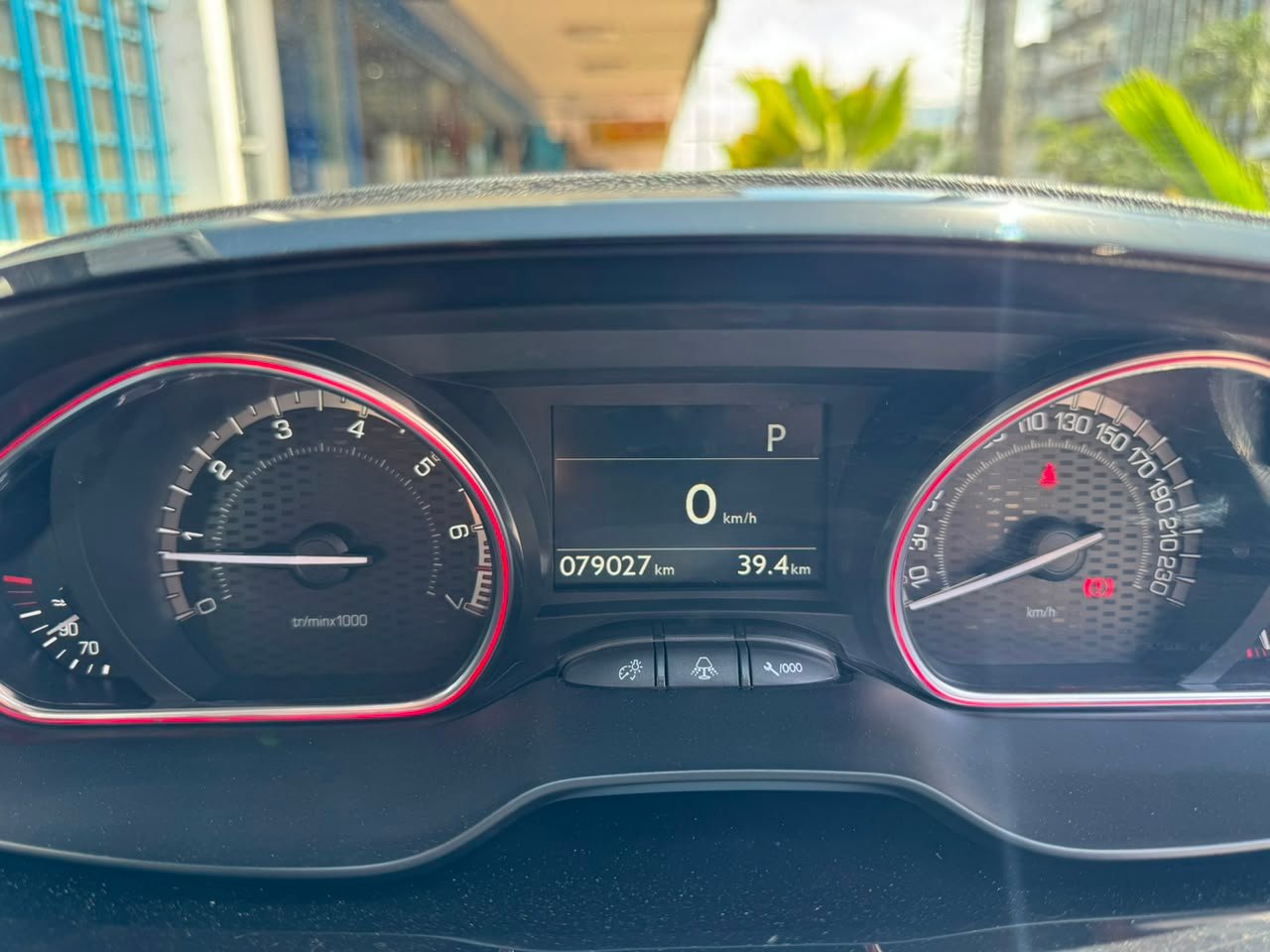 
								PEUGEOT 2008 full									