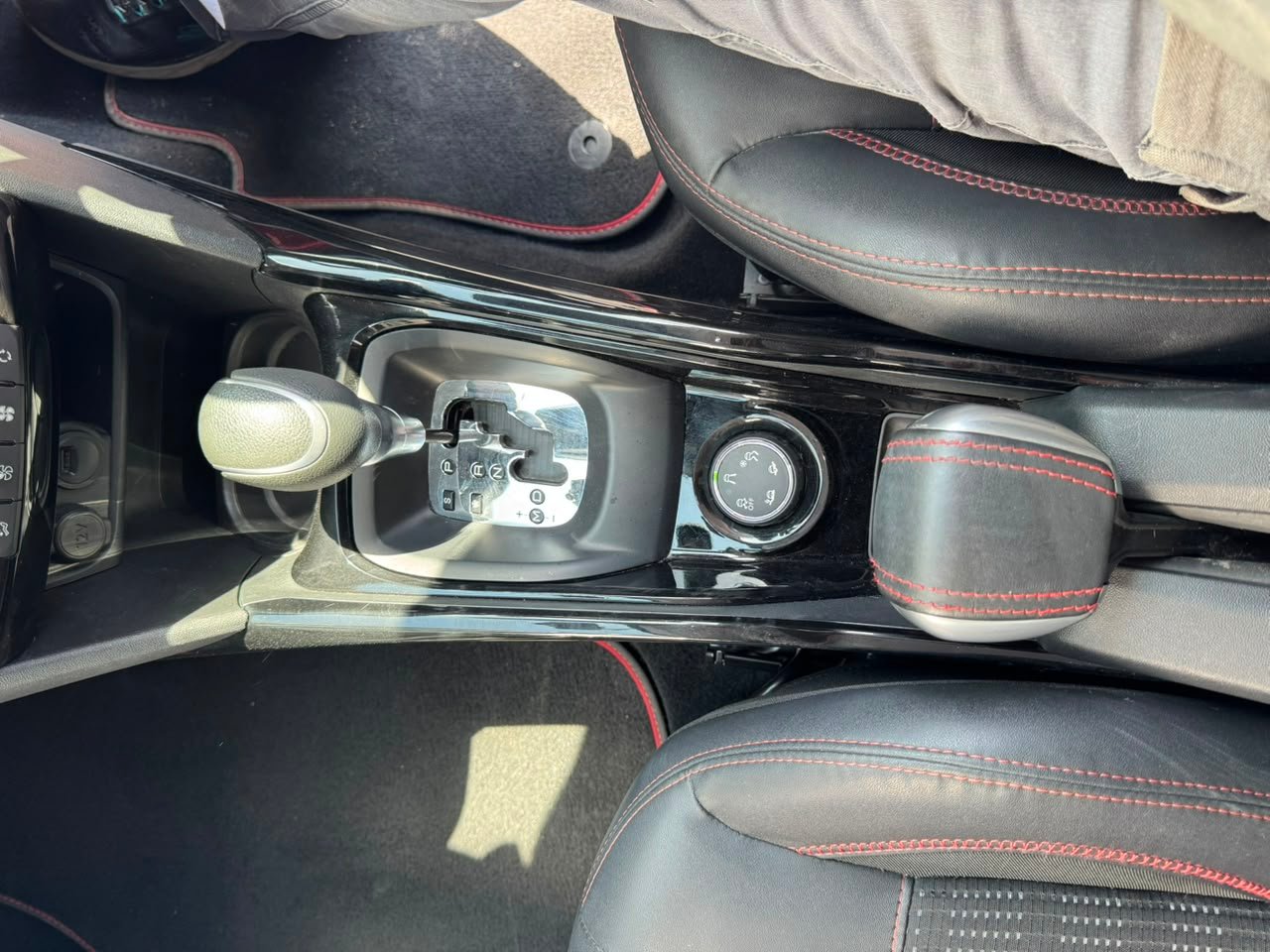 
								PEUGEOT 2008 full									