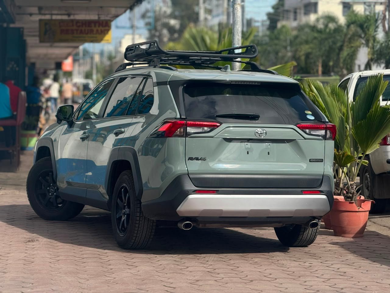 
								TOYOTA RAV-4 full									