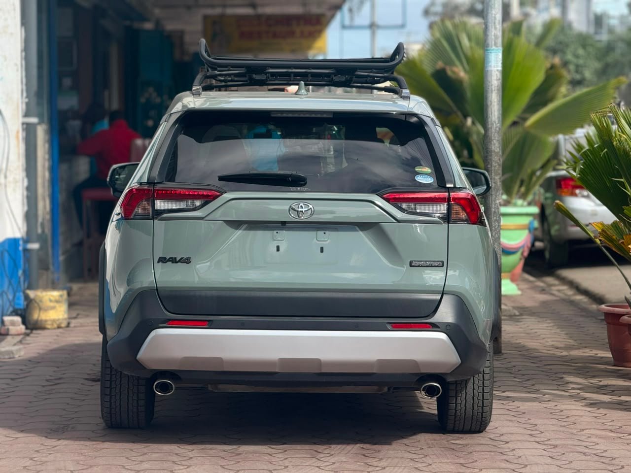 
								TOYOTA RAV-4 full									