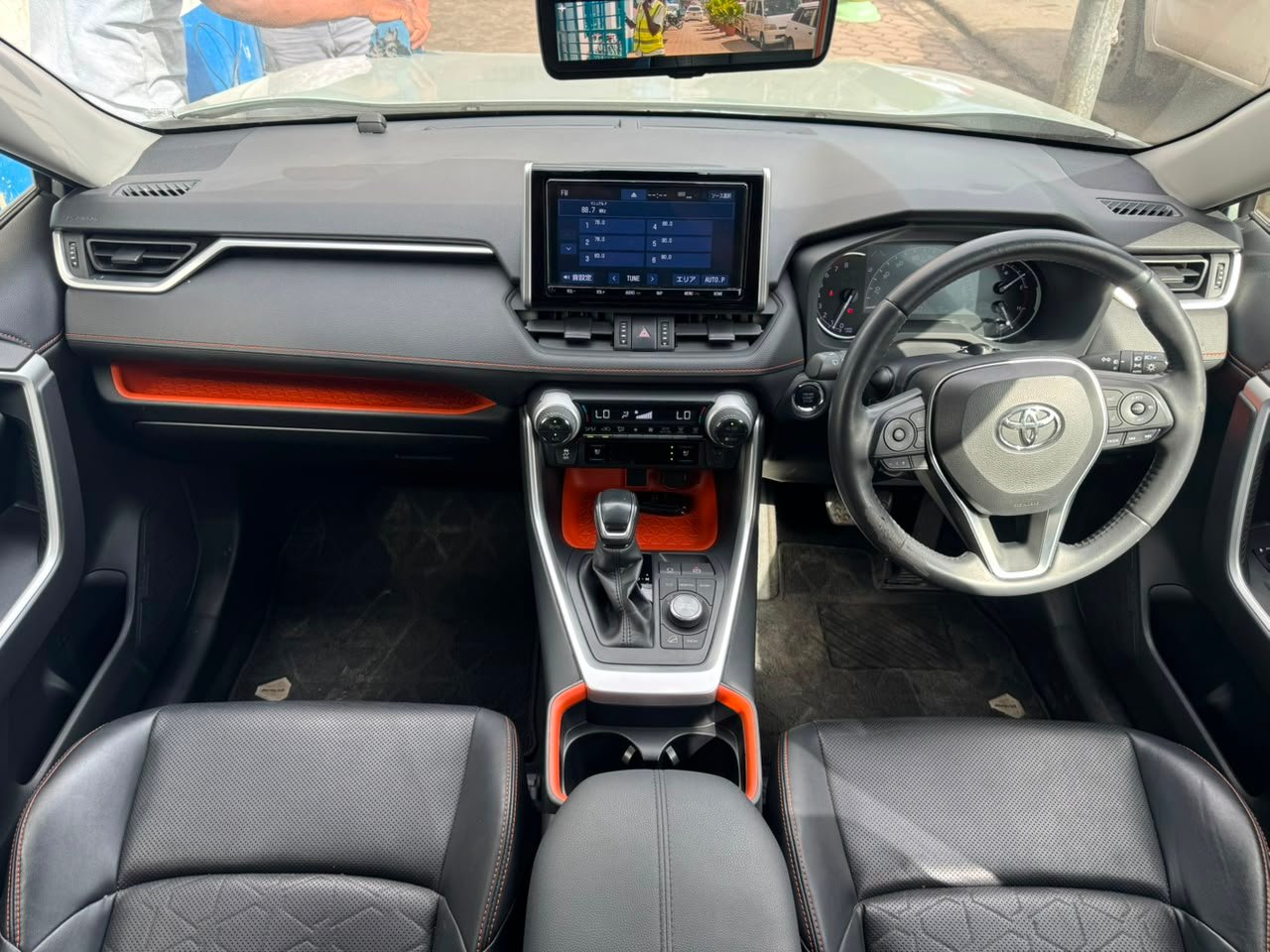 
								TOYOTA RAV-4 full									