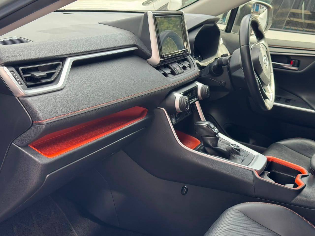 
								TOYOTA RAV-4 full									