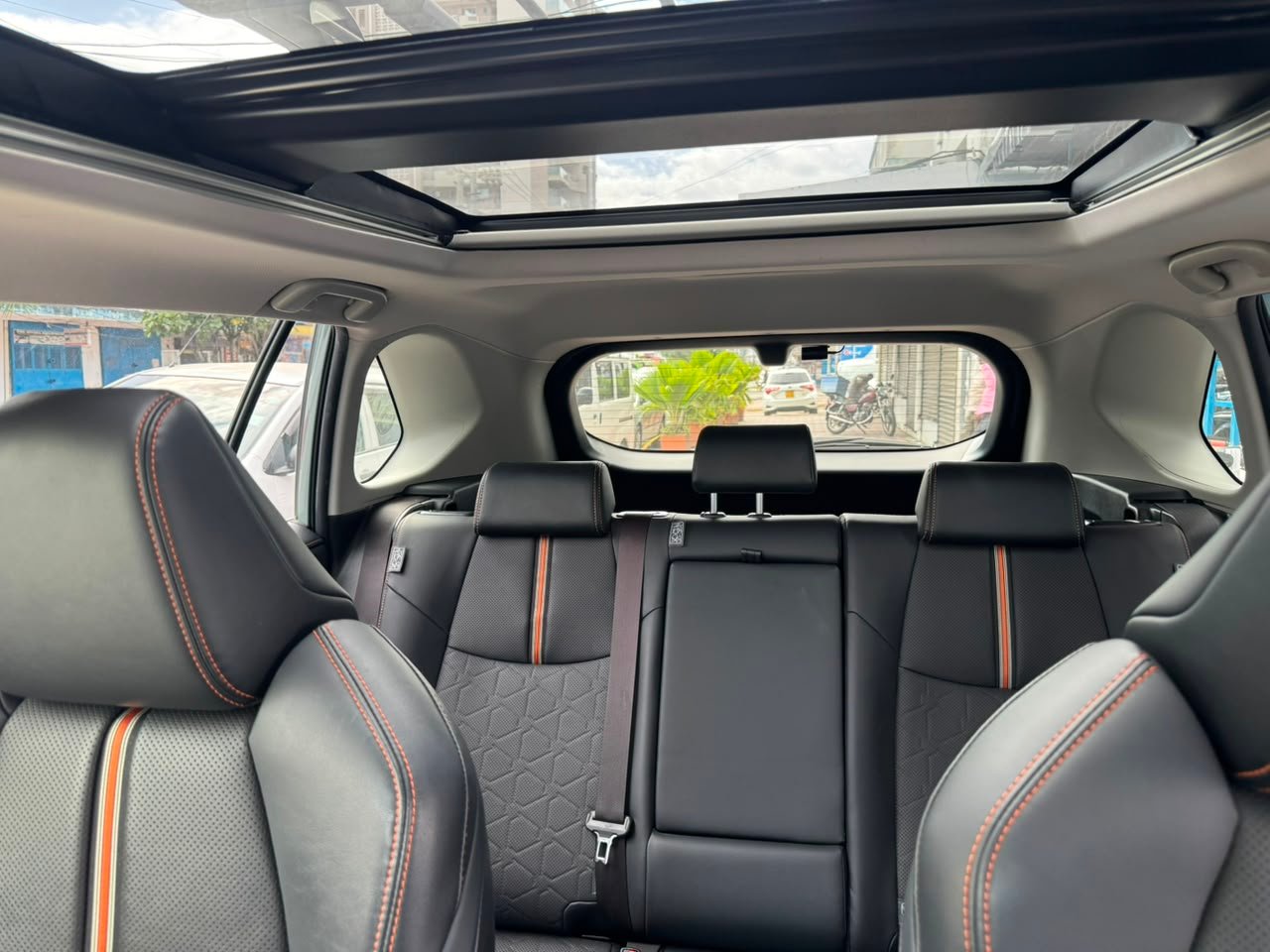 
								TOYOTA RAV-4 full									