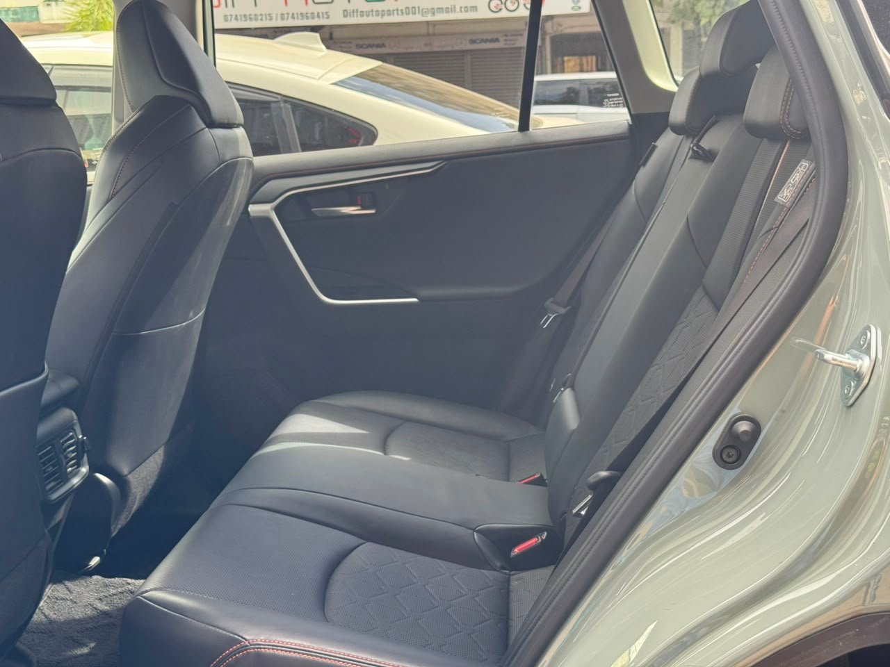 
								TOYOTA RAV-4 full									