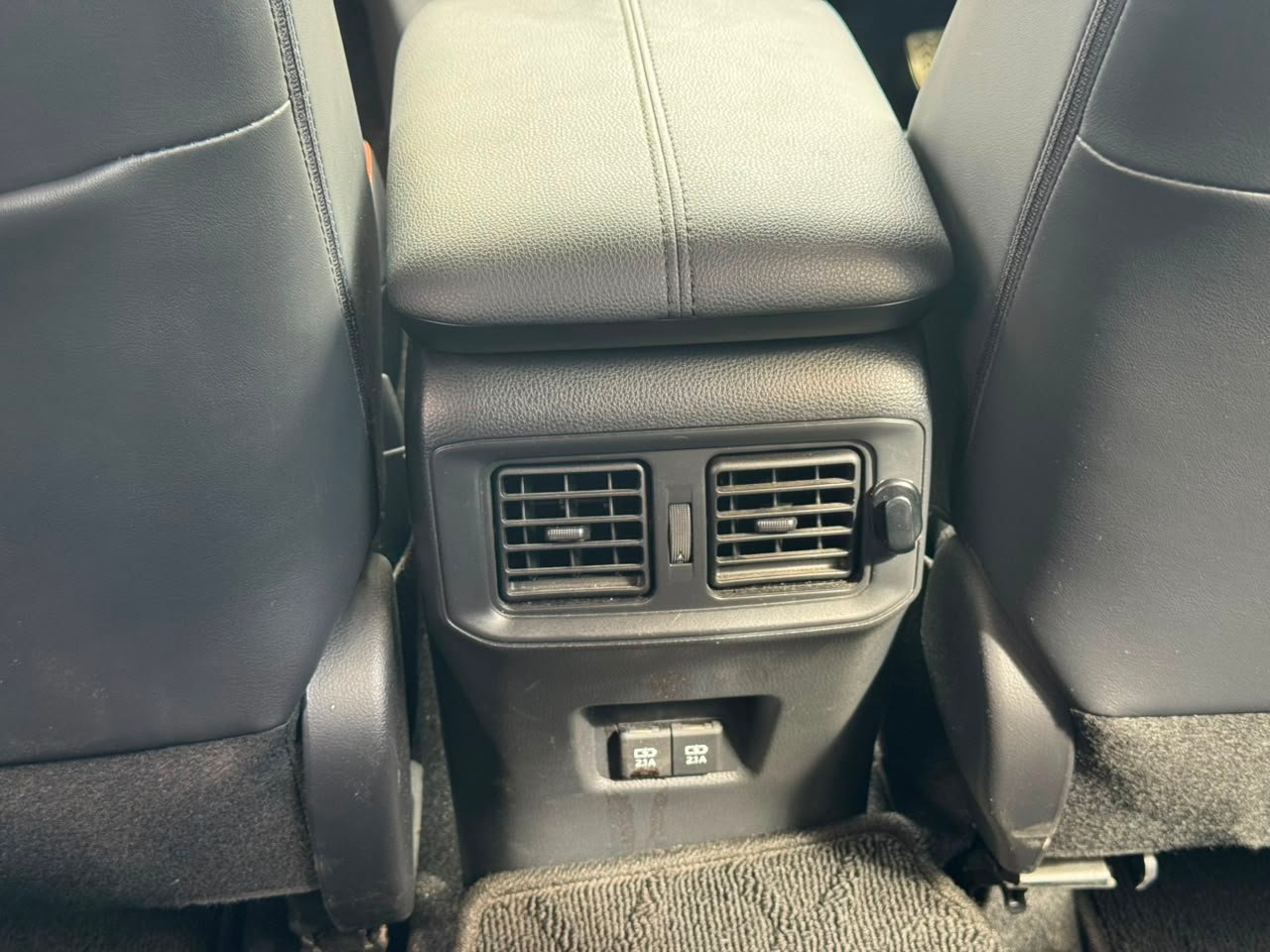 
								TOYOTA RAV-4 full									