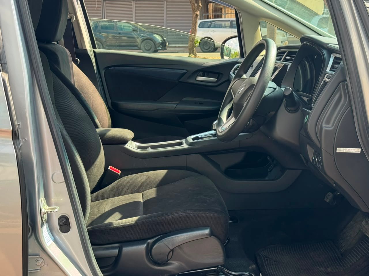 
								HONDA FIT SHUTTLE full									