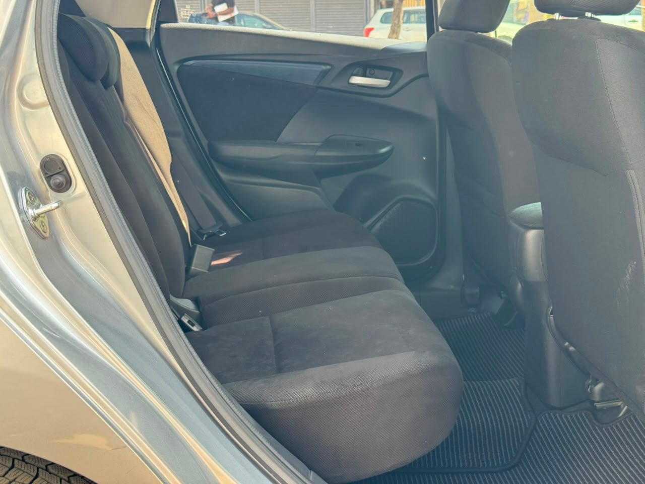 
								HONDA FIT SHUTTLE full									