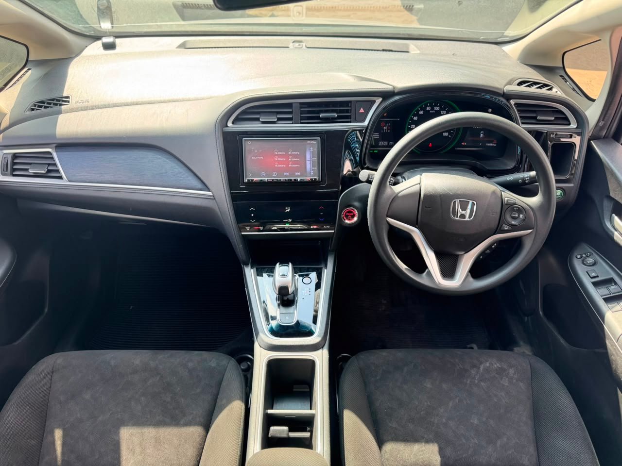 
								HONDA FIT SHUTTLE full									