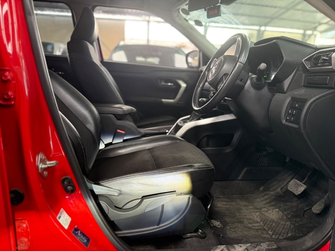 
								DAIHATSU ROCKY full									
