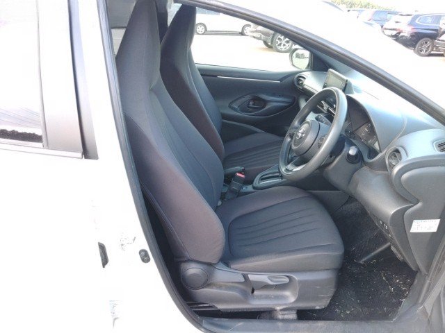 
								TOYOTA YARIS full									