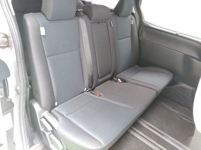 
								TOYOTA VOXY full									