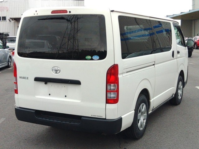 
								TOYOTA HIACE full									