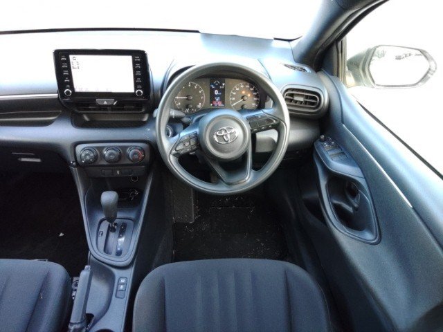 
								TOYOTA YARIS full									