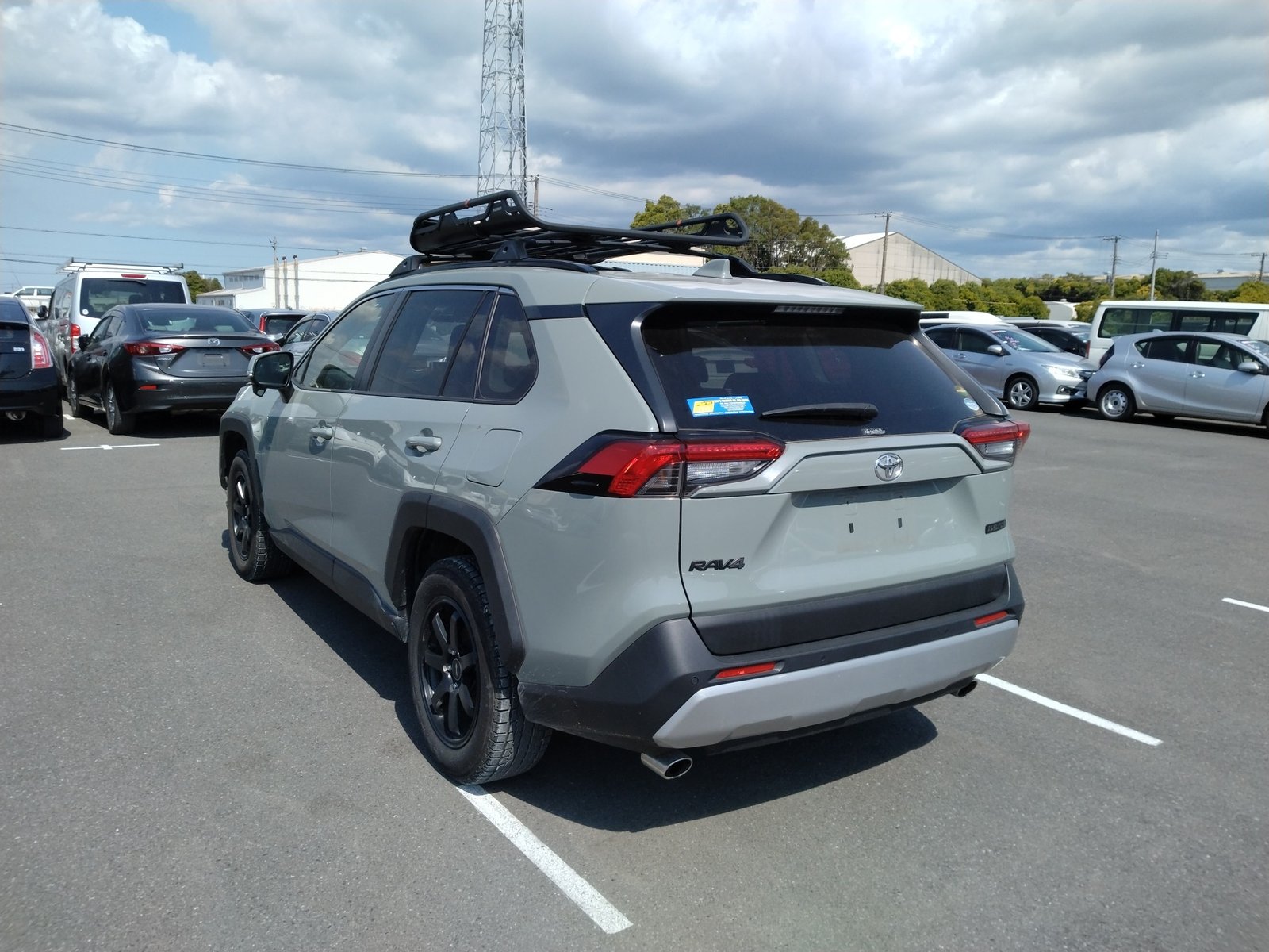 
								TOYOTA RAV-4 full									