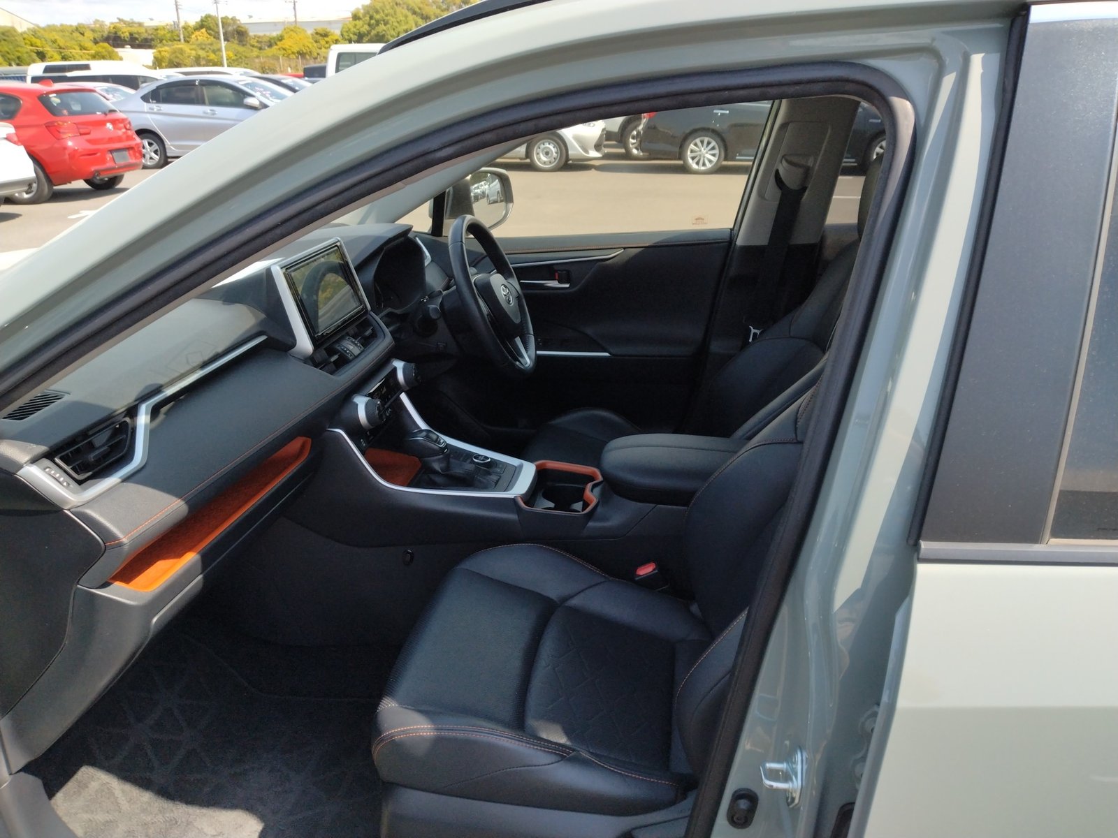 
								TOYOTA RAV-4 full									