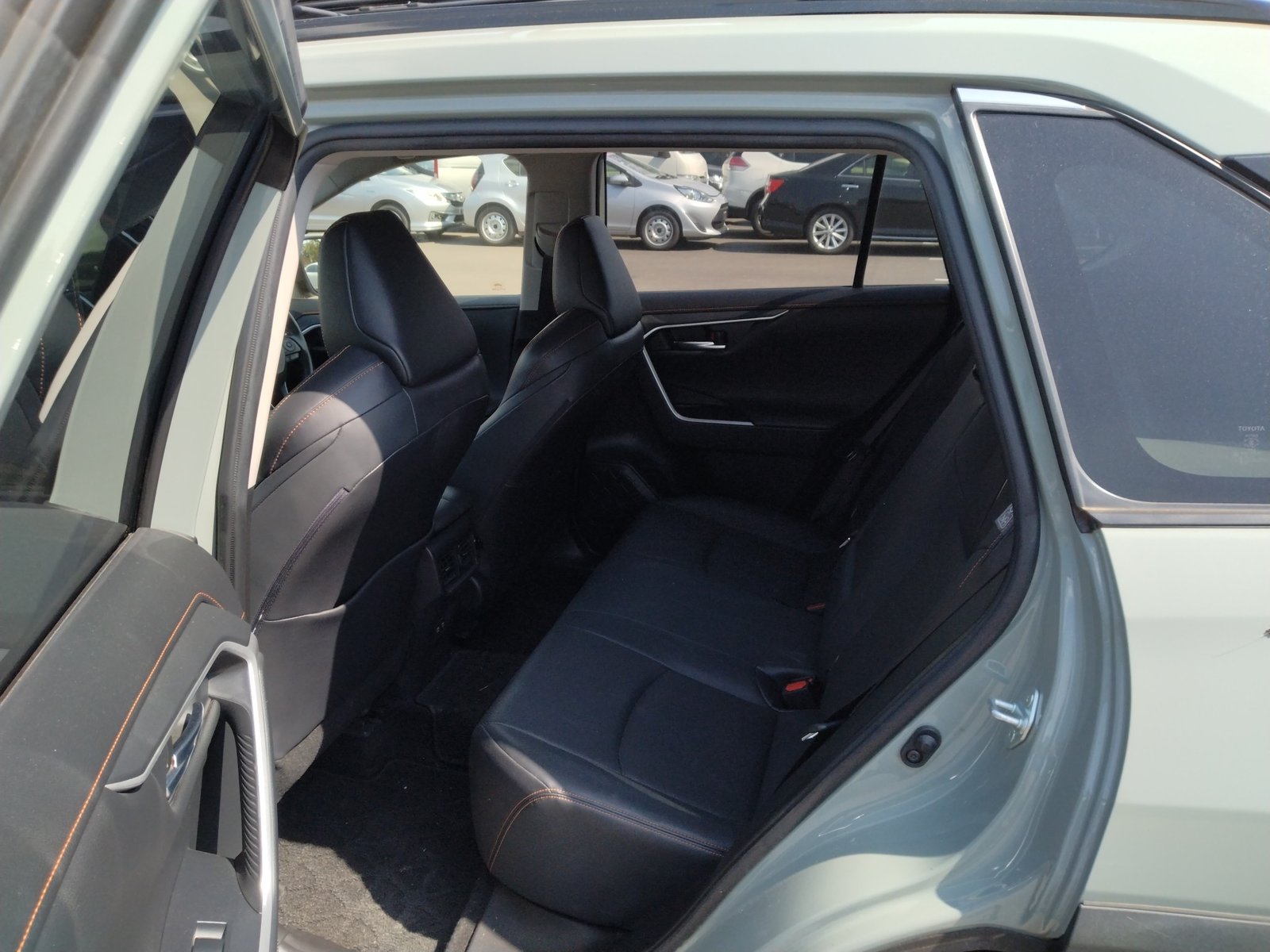 
								TOYOTA RAV-4 full									