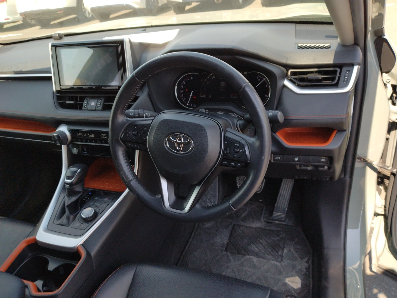 
								TOYOTA RAV-4 full									