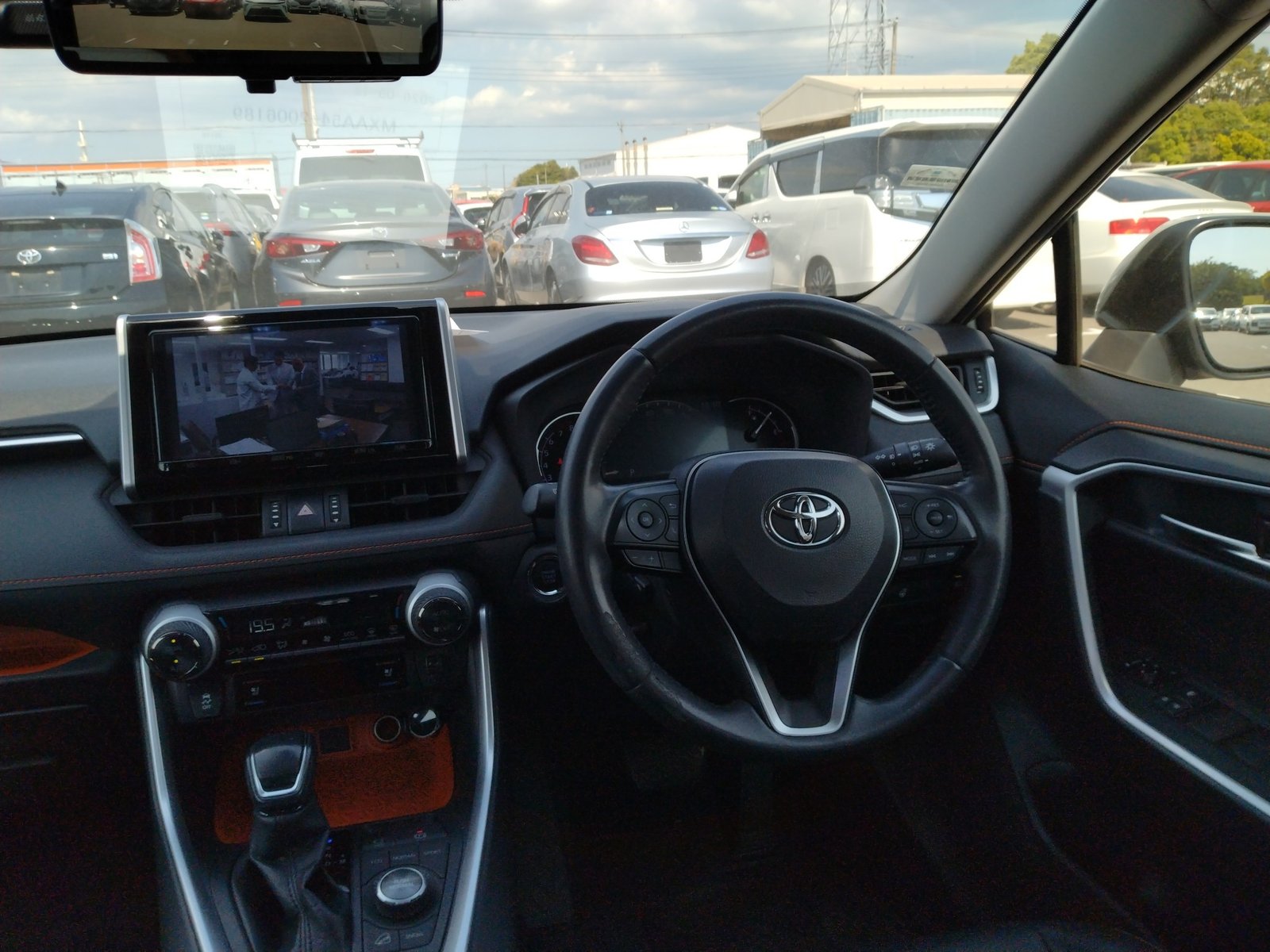 
								TOYOTA RAV-4 full									