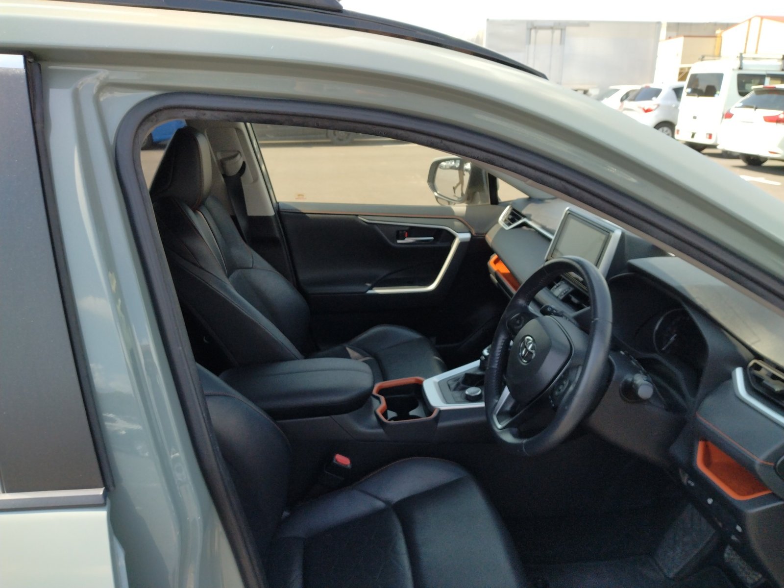 
								TOYOTA RAV-4 full									