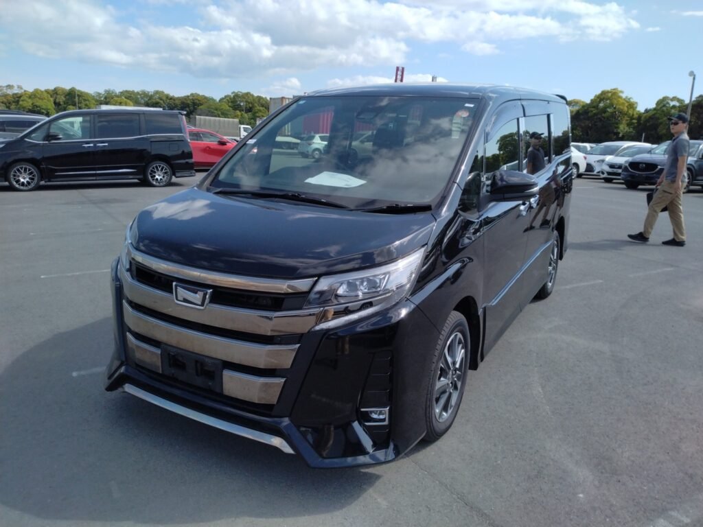 TOYOTA NOAH