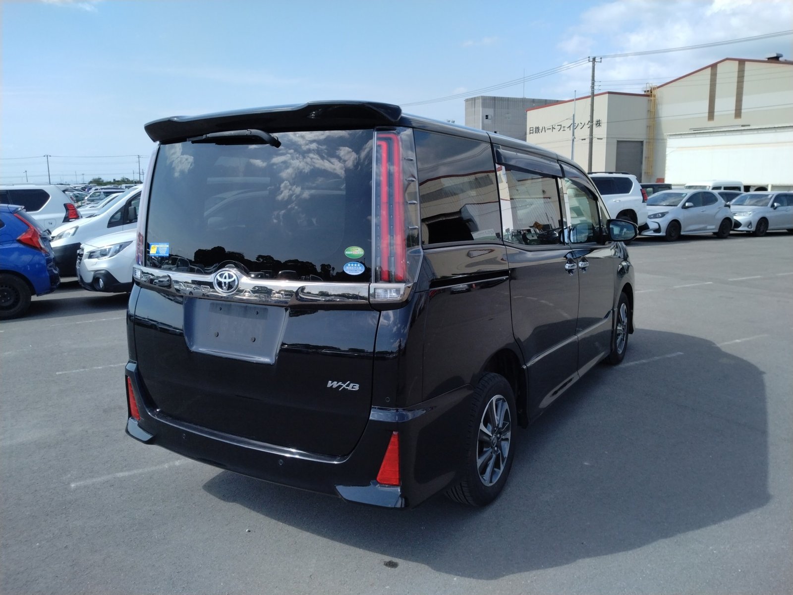 
								TOYOTA NOAH full									