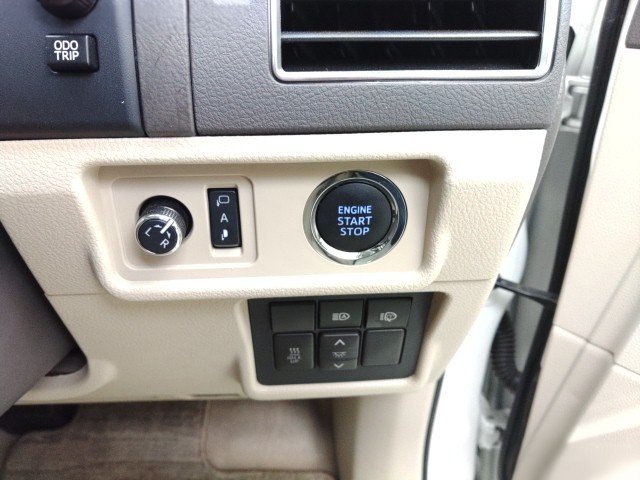 
								TOYOTA PRADO full									