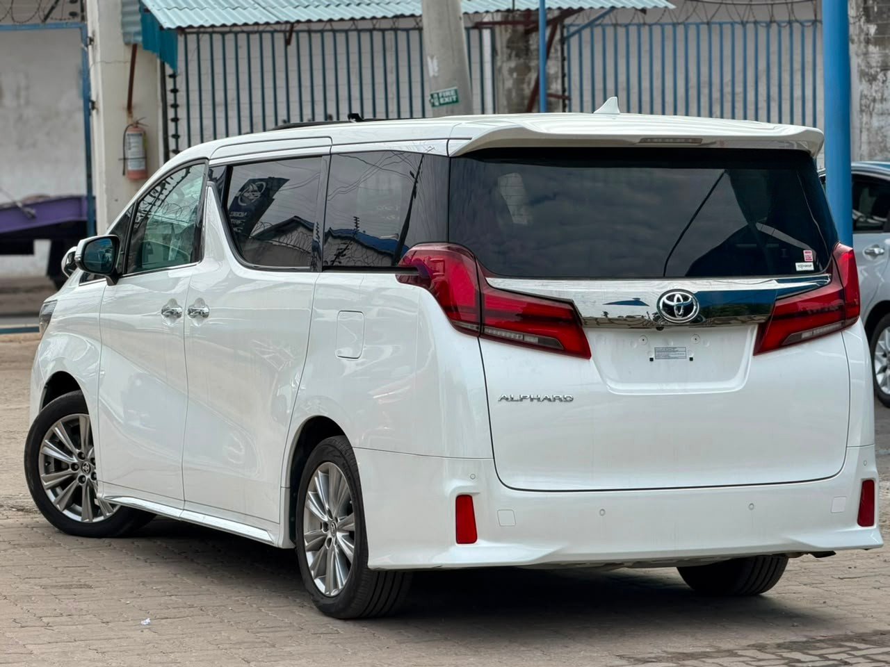 
								TOYOTA ALPHARD full									