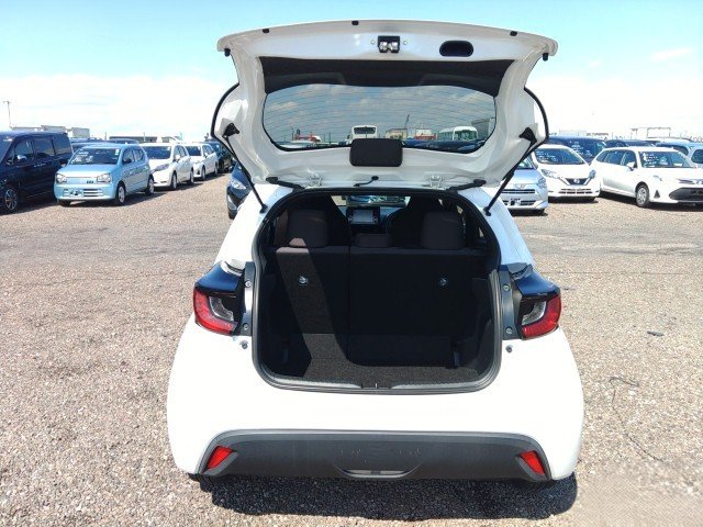 
								TOYOTA YARIS full									
