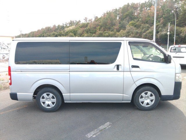 
								TOYOTA HIACE full									