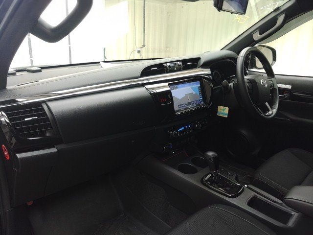 
								TOYOTA HILUX full									