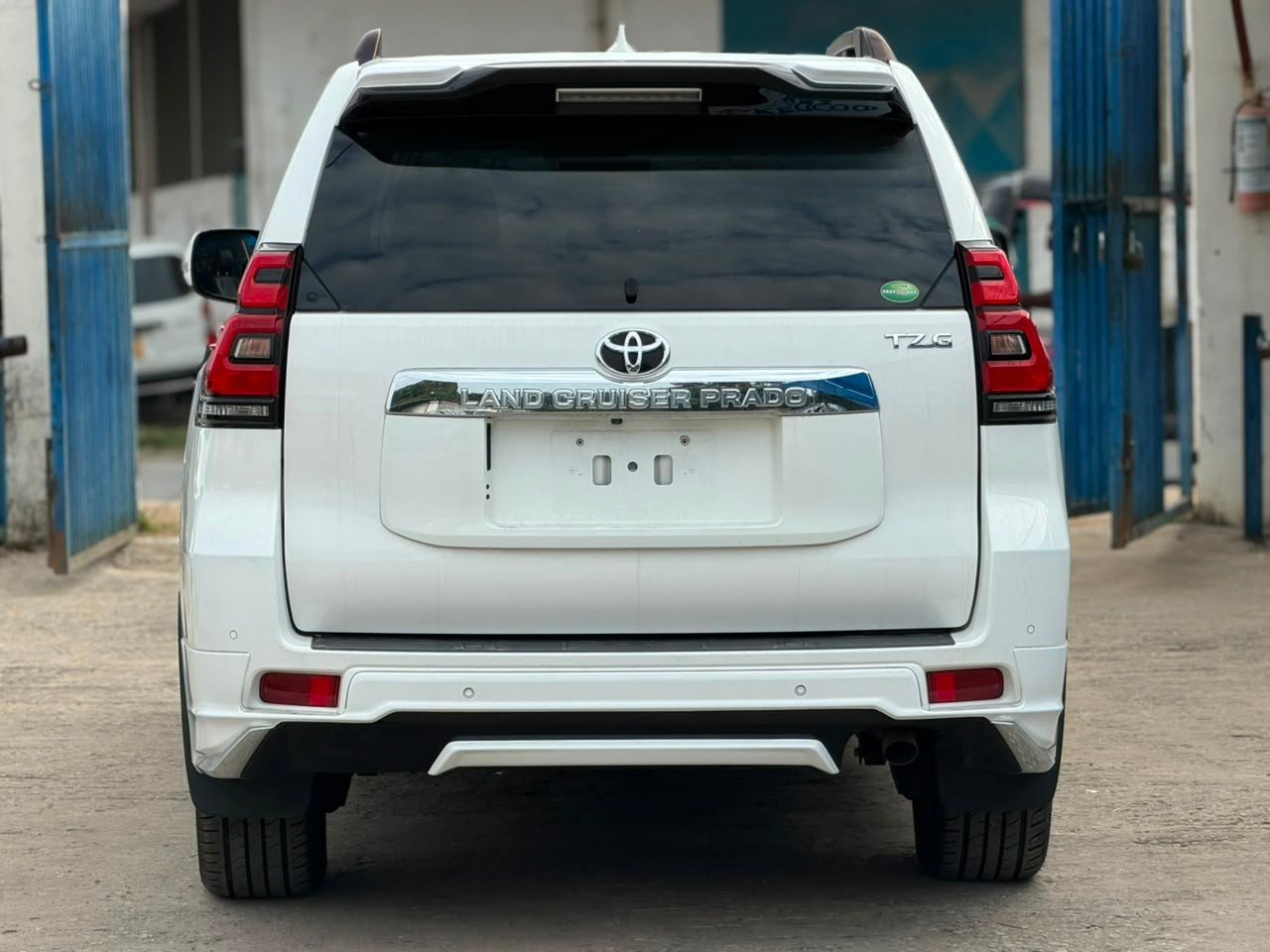 
								TOYOTA PRADO full									