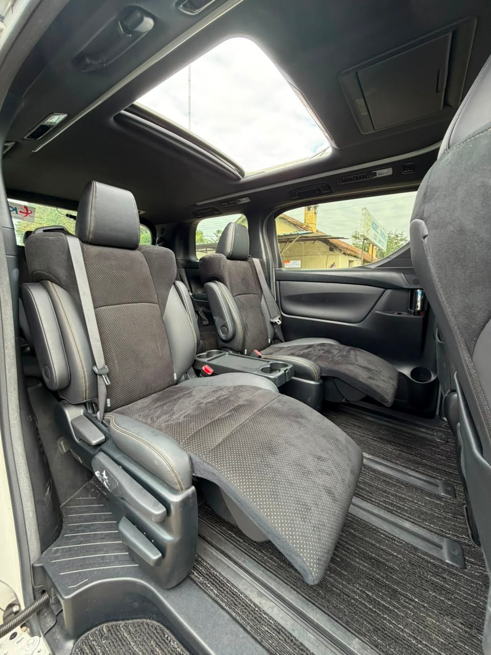 
								TOYOTA ALPHARD full									