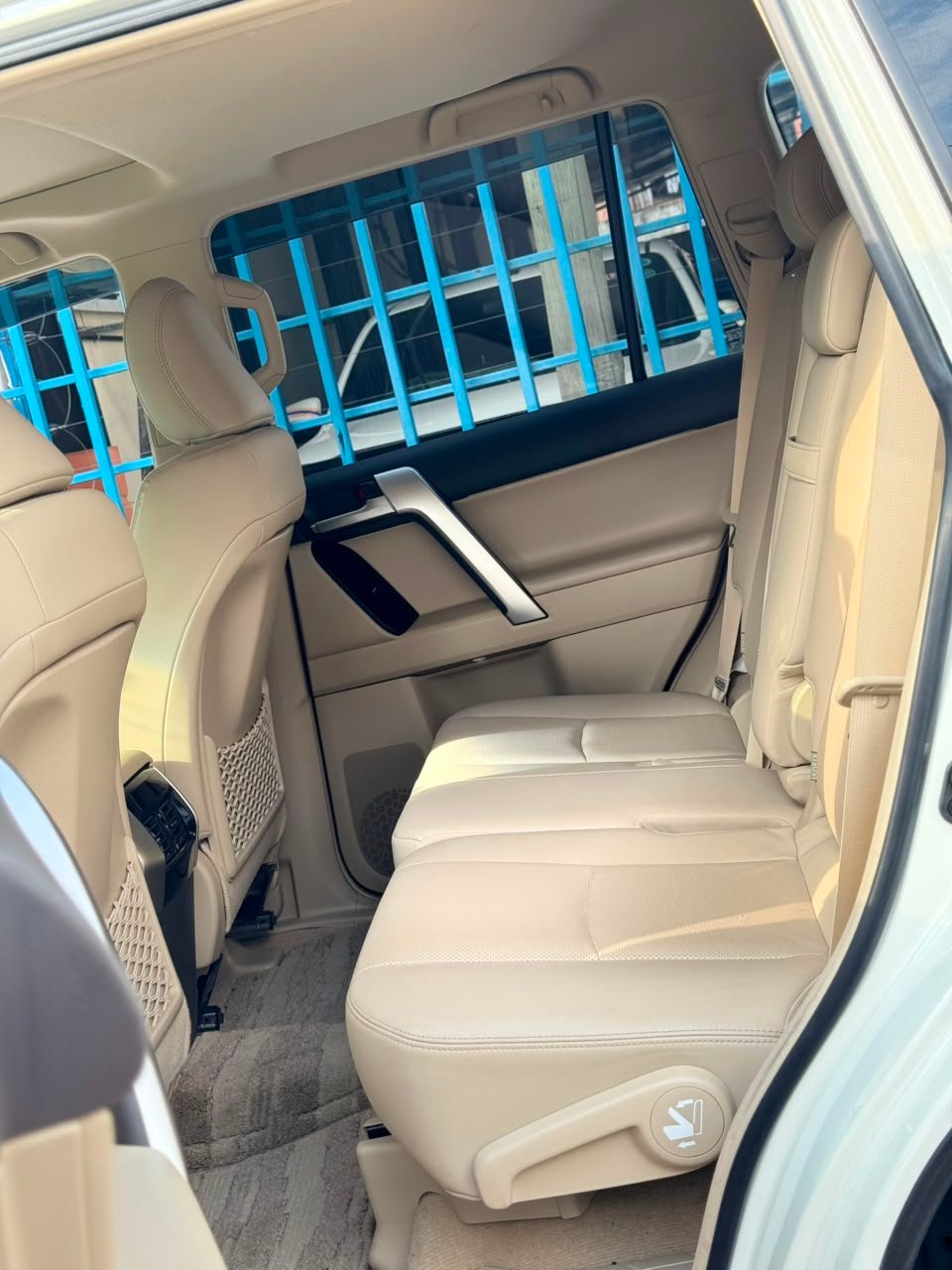 
								TOYOTA PRADO full									