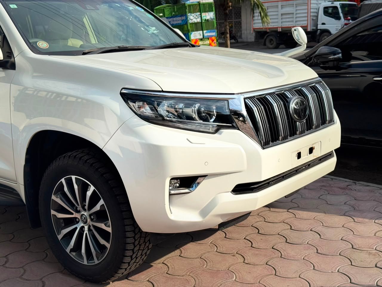 
								TOYOTA PRADO full									